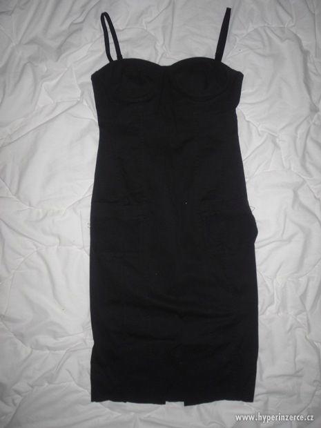 Černé šaty s vytvarovanými košíčky vel. XS - foto 1