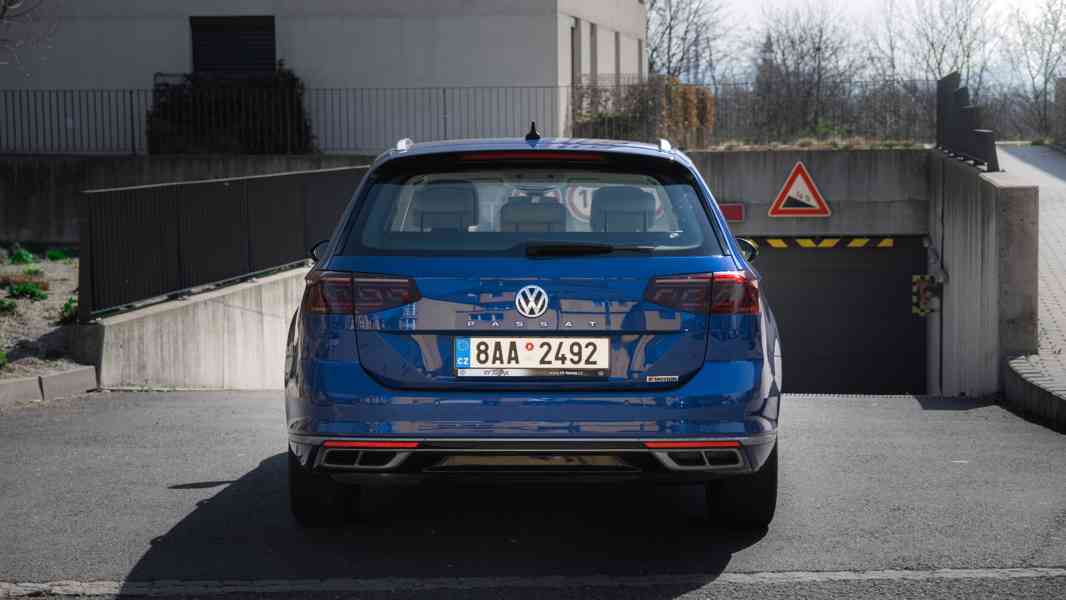 Volkswagen Passat Variant Elegance 4MOTION R-Line - foto 8