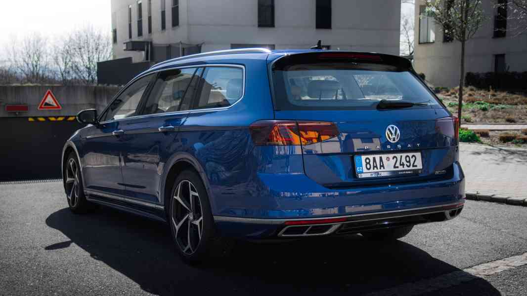 Volkswagen Passat Variant Elegance 4MOTION R-Line - foto 12