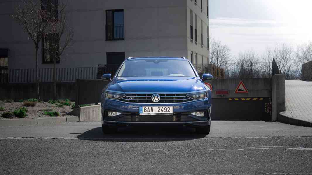 Volkswagen Passat Variant Elegance 4MOTION R-Line - foto 2
