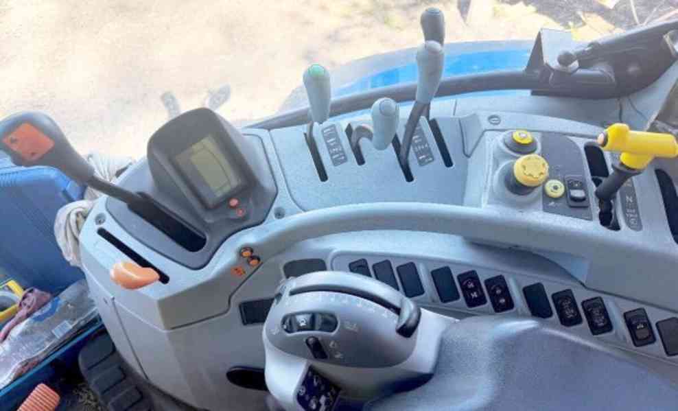 166HP traktor+nakladač NewHolland T6.175 nové pneu - foto 7