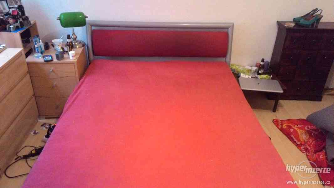 Dvoulůžková postel 140x200 s matrací - foto 2
