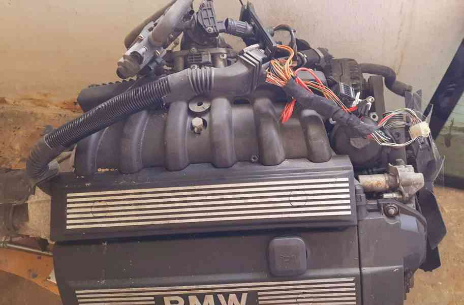 Motor M52B25 - foto 1