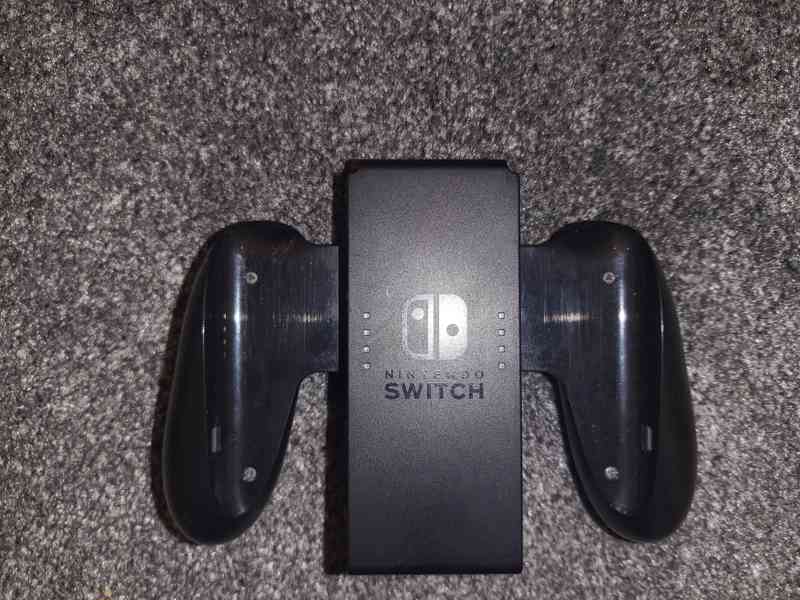 Nintendo Switch v skvělém stavu + příslušenství - foto 5