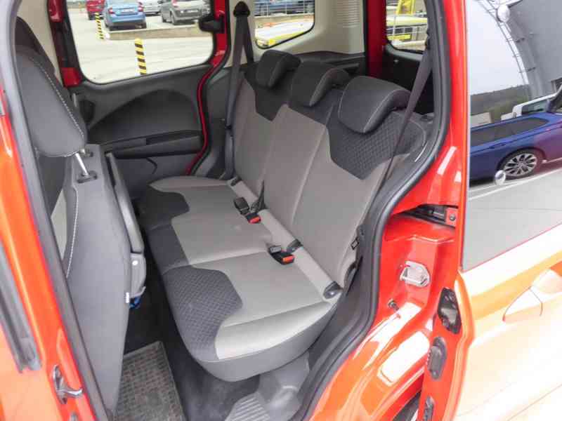 FORD Tourneo Courier Trend 1,5 TDCi 74 kW - foto 11