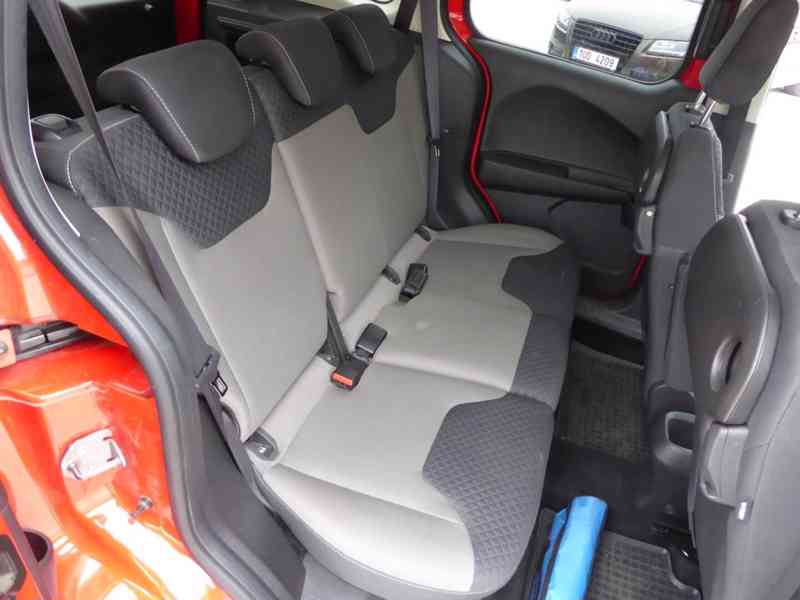 FORD Tourneo Courier Trend 1,5 TDCi 74 kW - foto 15