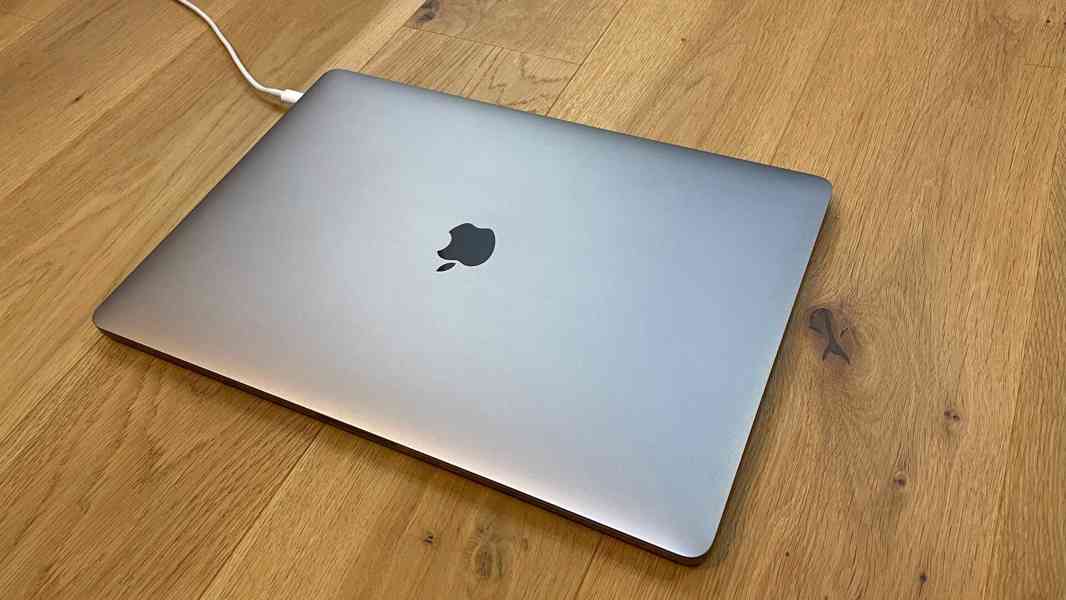 MacBook Pro 2018 15", Intel Core i9, 1TB, 32GB RAM - foto 3