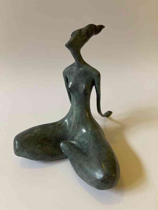 Bronzová socha - akt moderna - foto 5