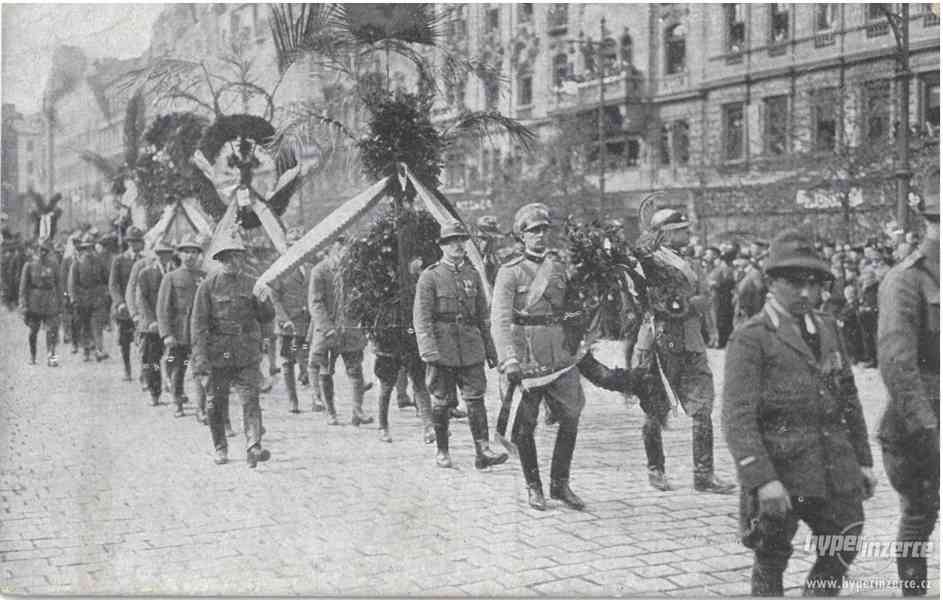 Stará pohlednice Praha - Italští důstojníci - vojenská - foto 1