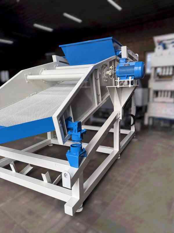 Vibrační třídič GV-2000 pro průmyslové třídění materiálů - foto 3