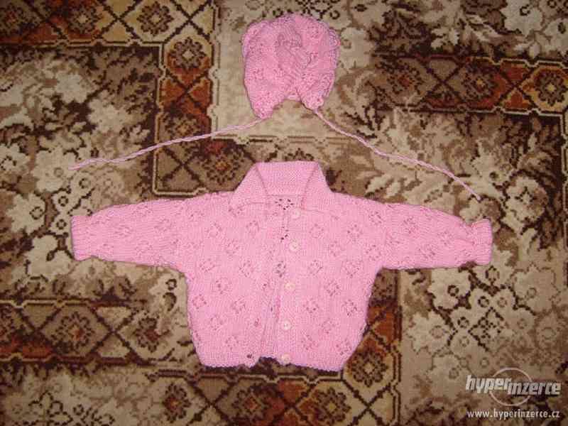 Růžový kabátek, pletený svetřík. Rozpětí paží 60 cm, výška 2 - foto 1