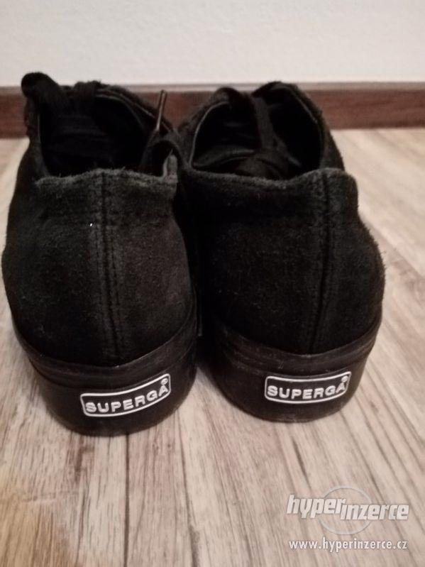 dámské kožené boty na platformě Superga