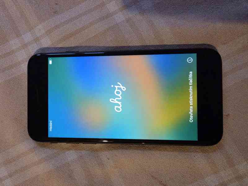 Mobilní telefon iPhone 8 64 GB vesmírně šedý - foto 3
