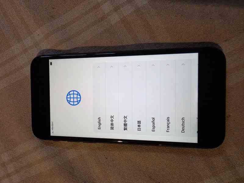 Mobilní telefon iPhone 8 64 GB vesmírně šedý - foto 2