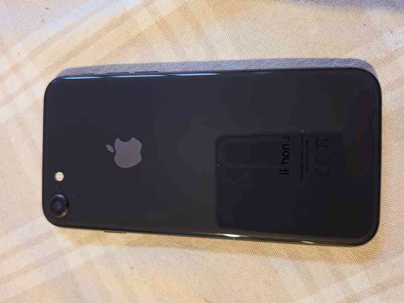 Mobilní telefon iPhone 8 64 GB vesmírně šedý - foto 4