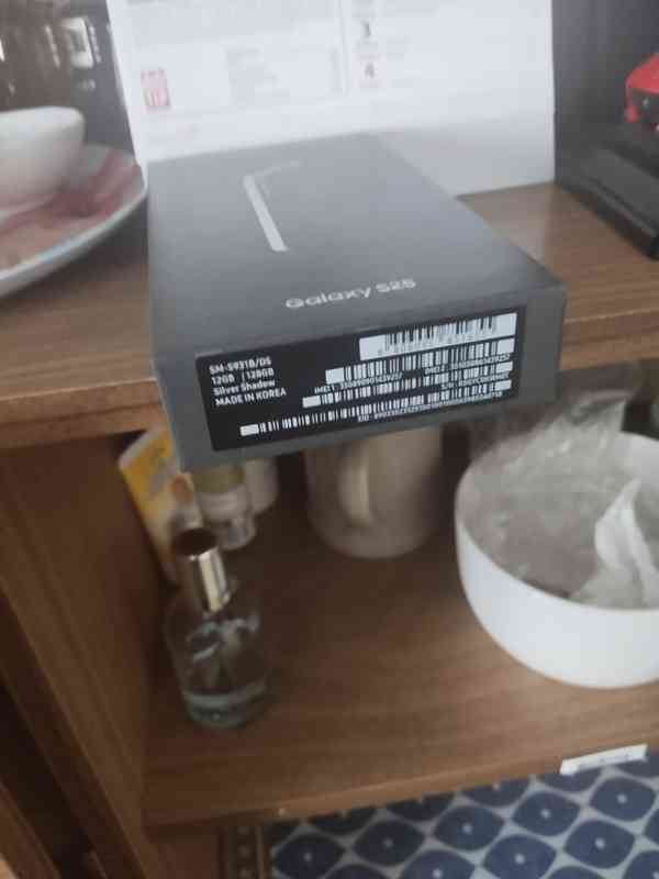 Prodám nový rozbalení mobilní telefon Samsung Galaxy S25 5G  - foto 5