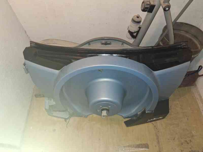 Zádní dveře od kufru na Renault megane scenic RX4 - foto 3