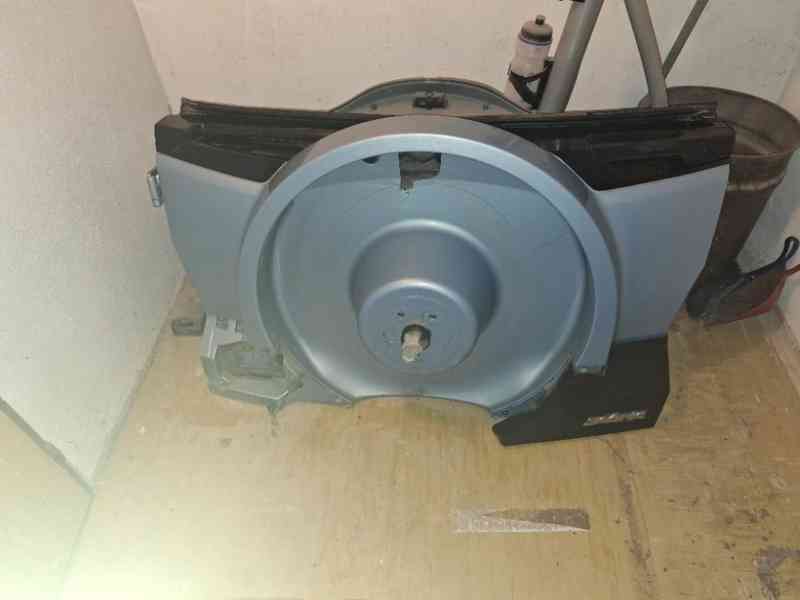 Zádní dveře od kufru na Renault megane scenic RX4 - foto 2