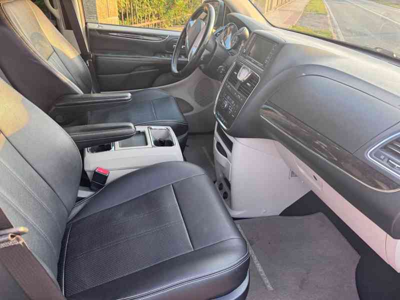 Chrysler Town Country 3,6 Pentastar DVD 2014 - foto 11