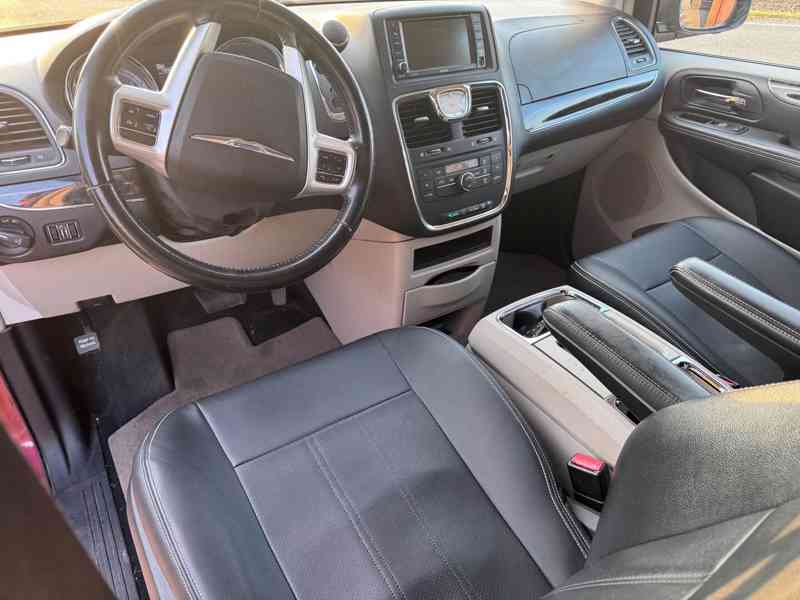 Chrysler Town Country 3,6 Pentastar DVD 2014 - foto 14