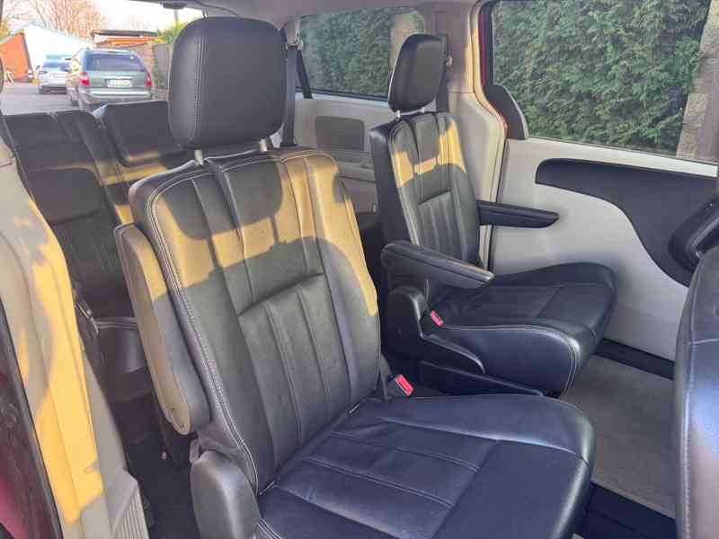 Chrysler Town Country 3,6 Pentastar DVD 2014 - foto 9