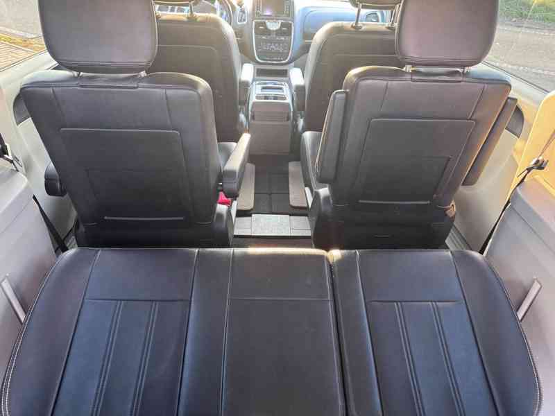 Chrysler Town Country 3,6 Pentastar DVD 2014 - foto 8