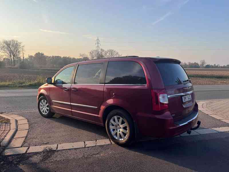 Chrysler Town Country 3,6 Pentastar DVD 2014 - foto 3