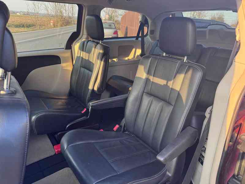 Chrysler Town Country 3,6 Pentastar DVD 2014 - foto 13