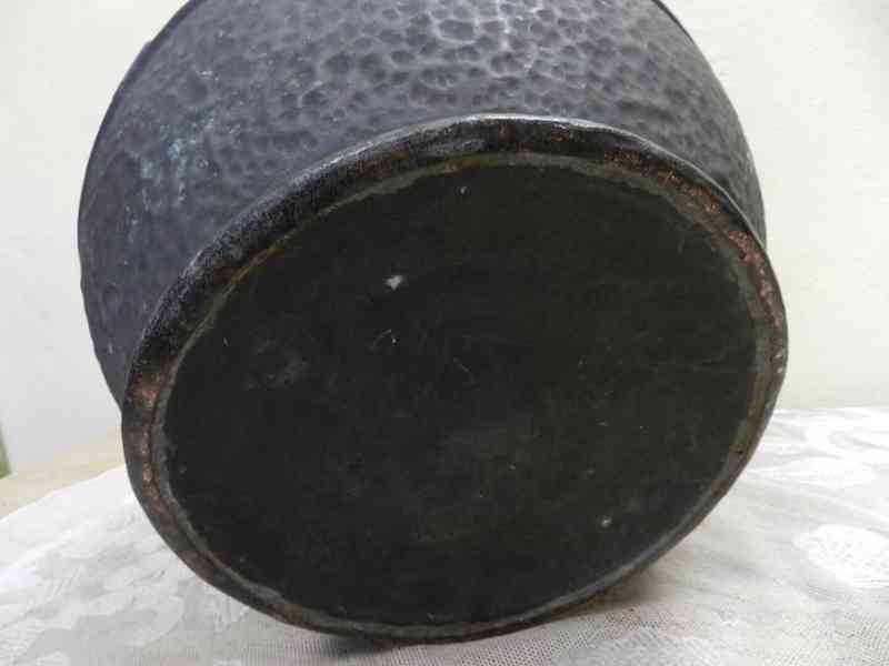 Zajímavý tepaný kubistický Květináč Květník  - foto 6