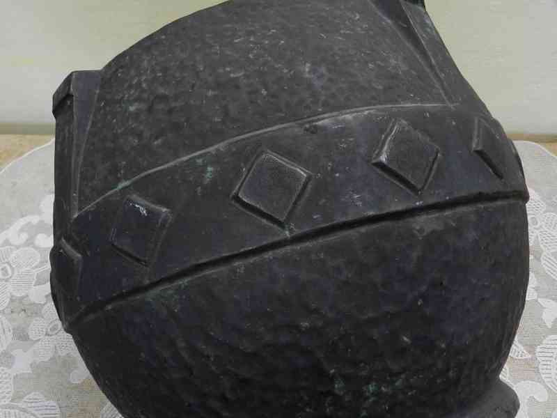 Zajímavý tepaný kubistický Květináč Květník  - foto 5