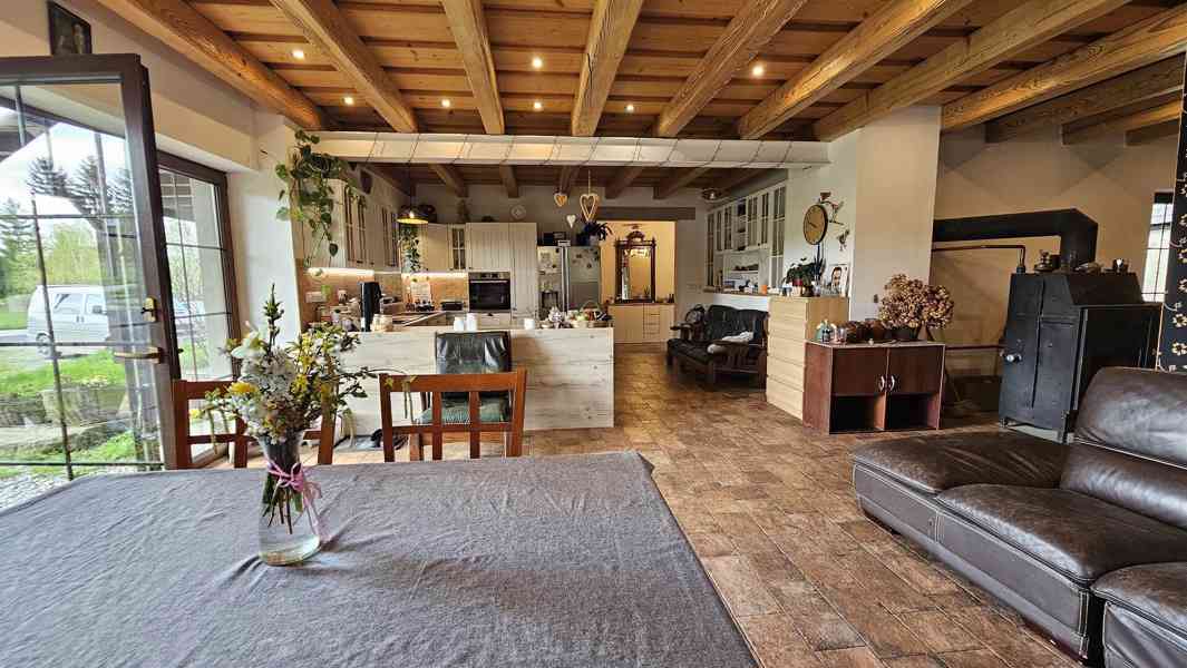 Novostavba RD 360m2 s 3 byty na pozemku 2.800 m2 u Telče. - foto 6