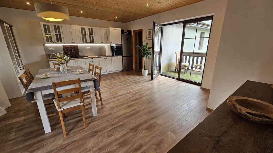 Novostavba RD 360m2 s 3 byty na pozemku 2.800 m2 u Telče. - foto 10