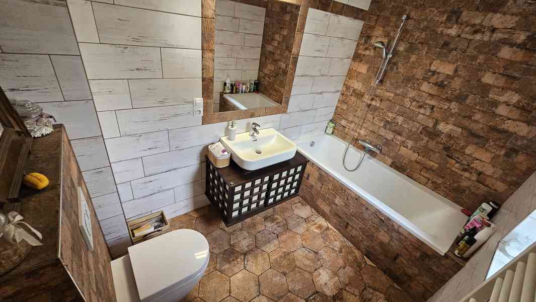 Novostavba RD 360m2 s 3 byty na pozemku 2.800 m2 u Telče. - foto 8