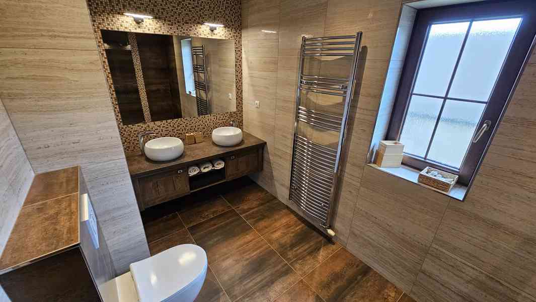 Novostavba RD 360m2 s 3 byty na pozemku 2.800 m2 u Telče. - foto 3