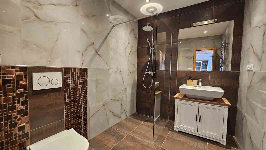 Novostavba RD 360m2 s 3 byty na pozemku 2.800 m2 u Telče. - foto 11