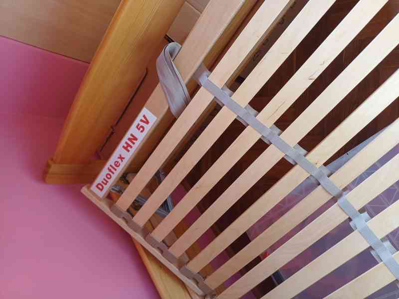 Postel s polohovacim roštem a antidekubit matrací - foto 5