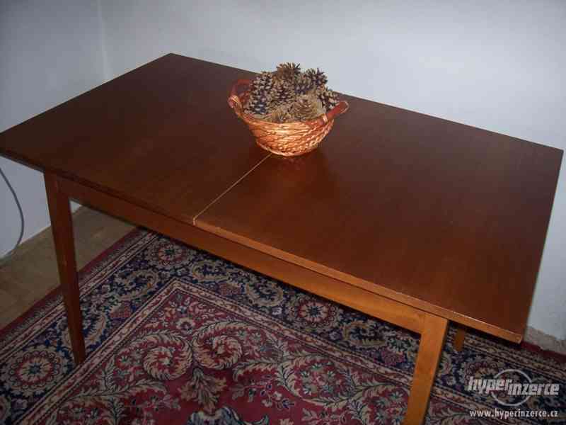 Dřevěný rozkládací stůl - foto 2