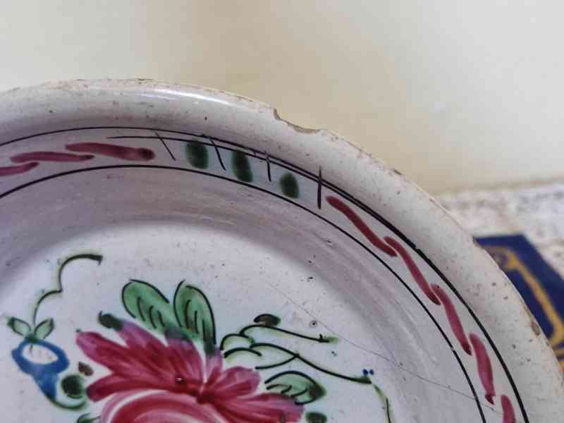 Velmi starý fajánsový hluboký Talíř  - foto 3