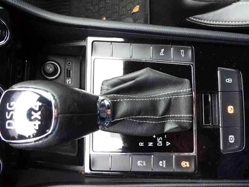 ŠKODA Superb Combi Sportline 2,0 TSI 206 kW 4x4 DSG - foto 33