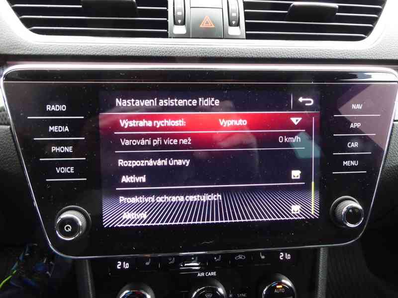 ŠKODA Superb Combi Sportline 2,0 TSI 206 kW 4x4 DSG - foto 31