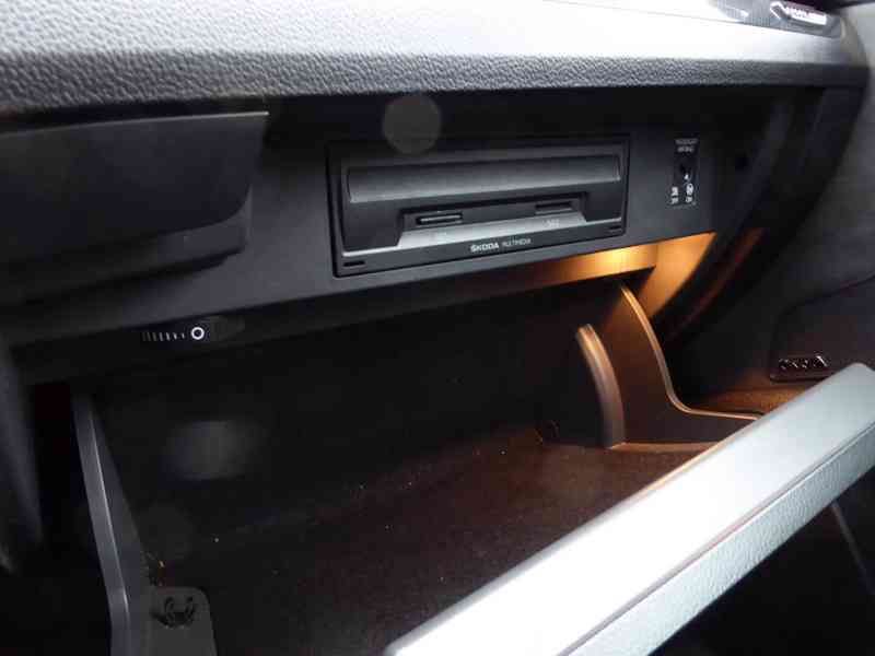 ŠKODA Superb Combi Sportline 2,0 TSI 206 kW 4x4 DSG - foto 35