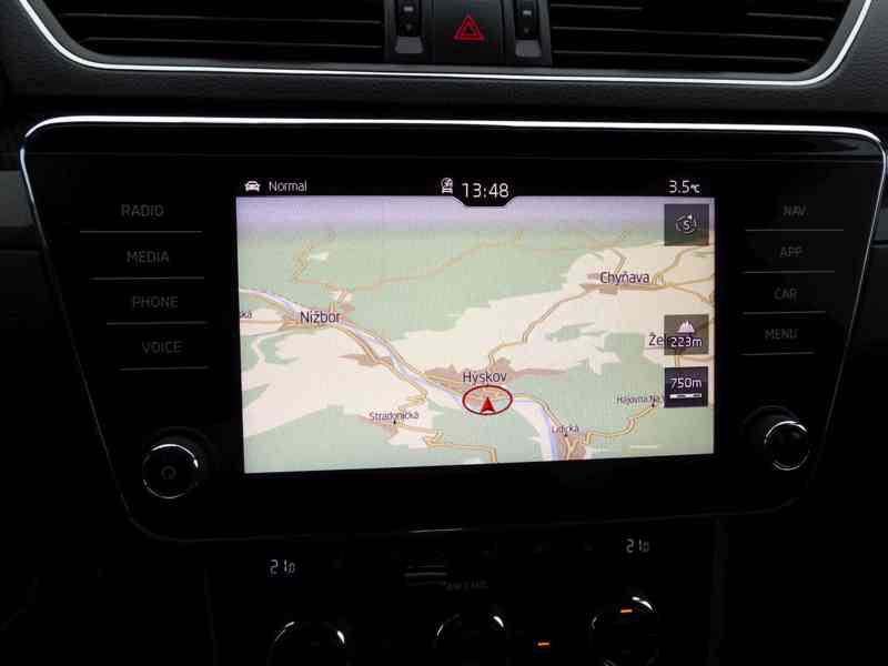 ŠKODA Superb Combi Sportline 2,0 TSI 206 kW 4x4 DSG - foto 23