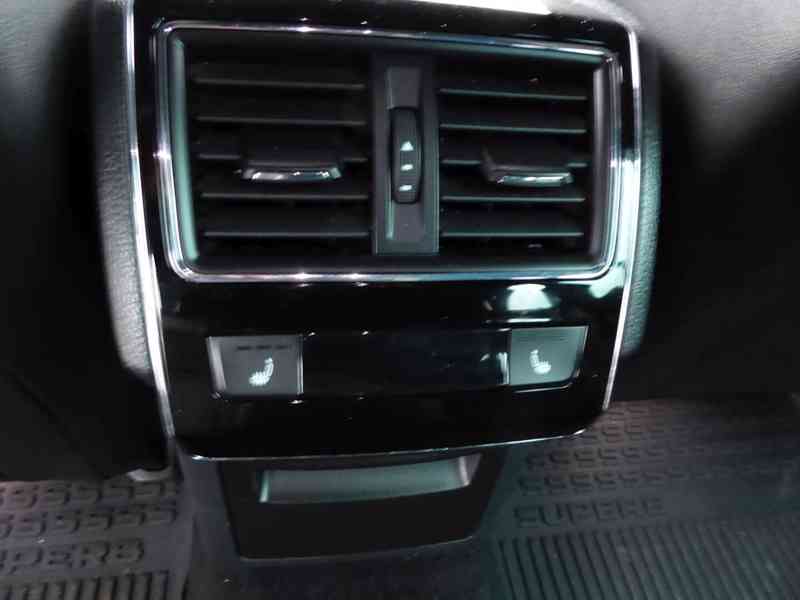 ŠKODA Superb Combi Sportline 2,0 TSI 206 kW 4x4 DSG - foto 11