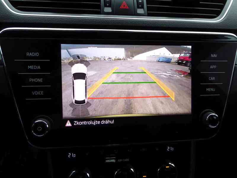 ŠKODA Superb Combi Sportline 2,0 TSI 206 kW 4x4 DSG - foto 24