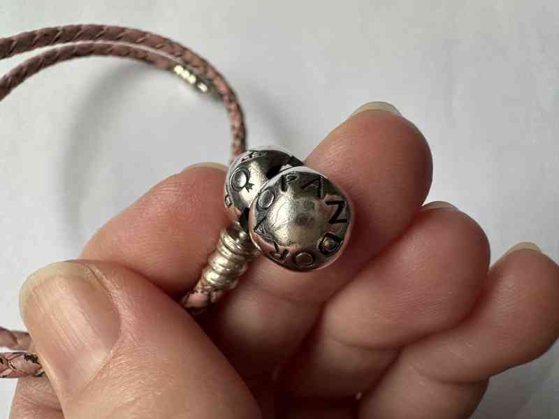 Stříbrný kožený náramek Pandora na donošení - foto 3