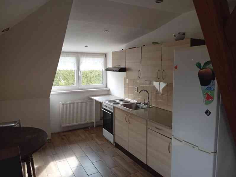 Podkrovní byt 2kk - foto 6
