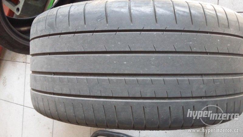Málo jeté pneu Michelin Pilot Super Sport 265 a 245/40ZR18 - foto 3