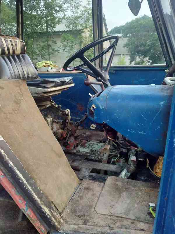 Traktor 4611 - foto 4