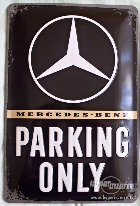 Plechová cedule: Mercedes-Benz Parking Only