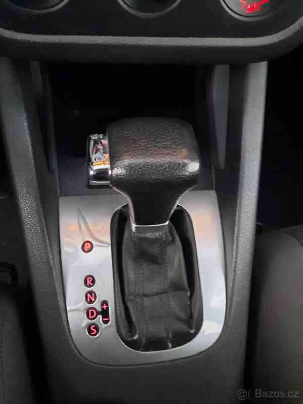 Volkswagen Golf 5 1.6 MPi 75 kW DSG	 - foto 9